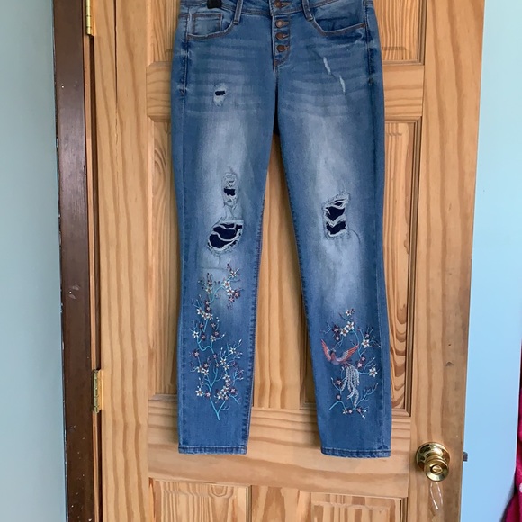 Black Daisy Size 3 Relaxed Skinny Jean Embroidered - Picture 10 of 10